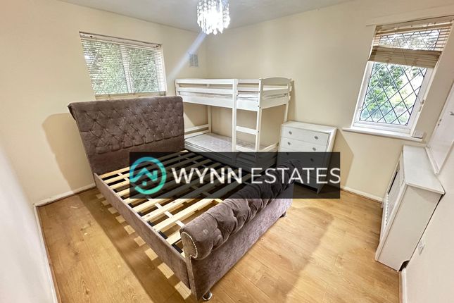 35, Hawthorn Close, Hounslow photo 5