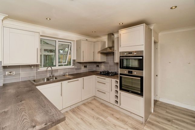 3, Telford Close, Staffordshire photo 3