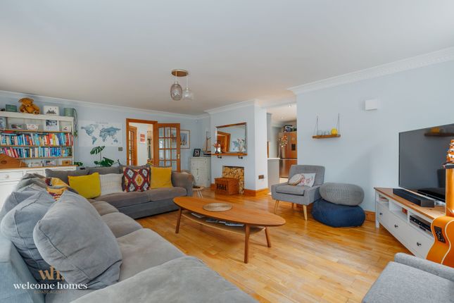 39 Hurn Way, Christchurch photo 4