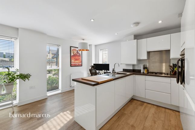 Flat 1, Taleorde House, 1, Tala Close, Surbiton photo 3