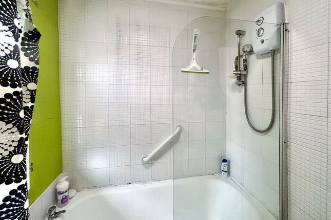 1, Weston Court, Westlands Road, Hull photo 3