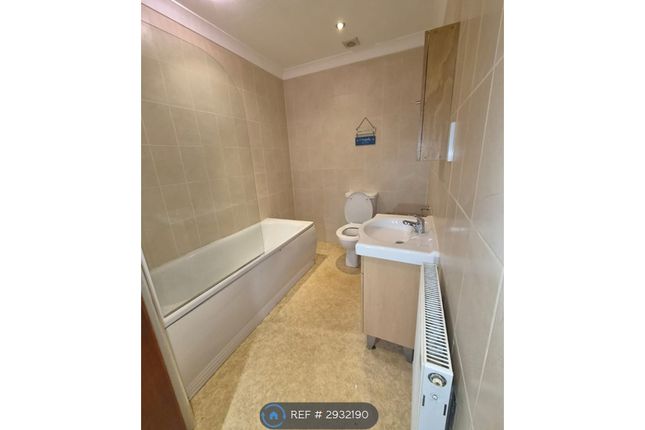 Flat, Bridge House High St, Blackburn photo 3