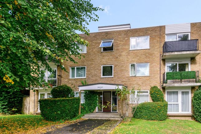 Thumbnail Flat for sale in Priory Court, Hitchin