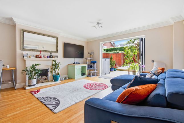 3 Scotts Mews Priory Road, Ascot photo 4