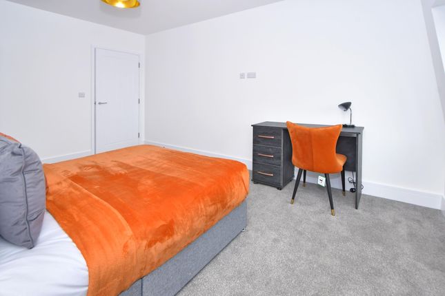 Flat to rent in 37 Queens Gardens Apartments, Newcastle-Under-Lyme