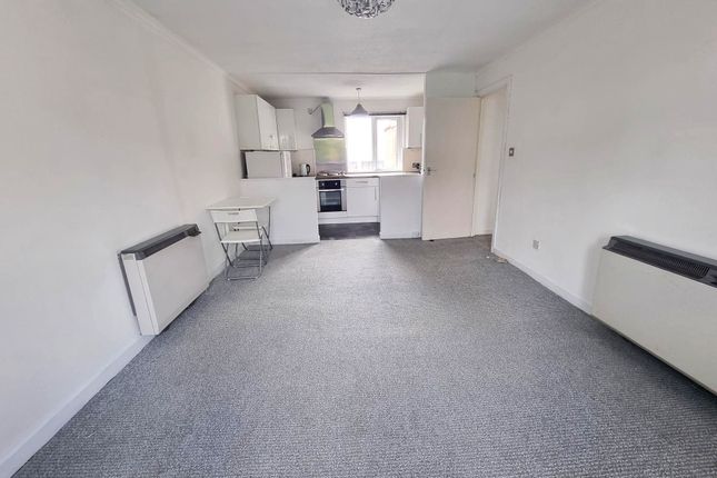 Flat 7, Park Court, Barry photo 5