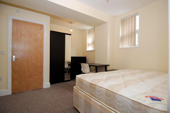 Thumbnail Flat to rent in Woodland Terrace, Flat 2, Plymouth