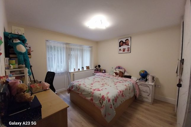 12, Abbey Close, Pinner photo 2