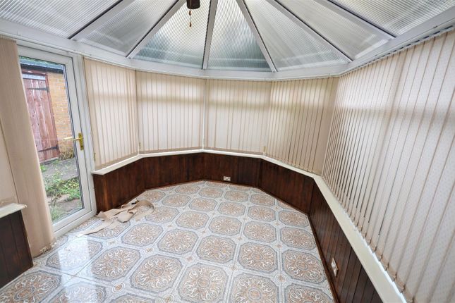 14, Fernhurst Close, Stone photo 3