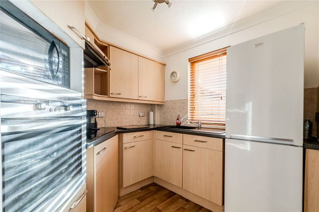 19, Rosewood Court, Leeds photo 4