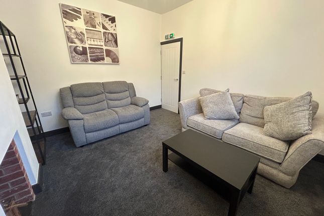 Room 3, 8 Breedon Hill Road, Derby photo 4