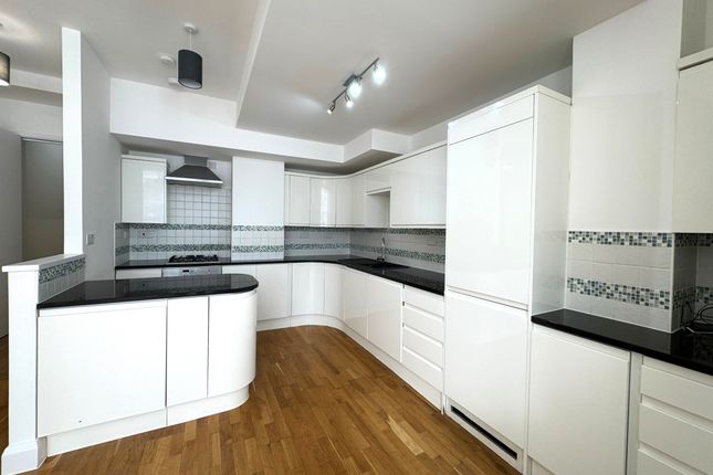 Thumbnail Flat to rent in Torriano Avenue, London