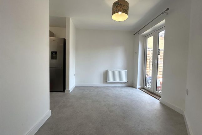 8, Hawthorn Close, Gloucester photo 3