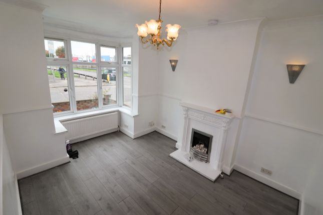 End terrace house for sale in Hainault Road, Romford