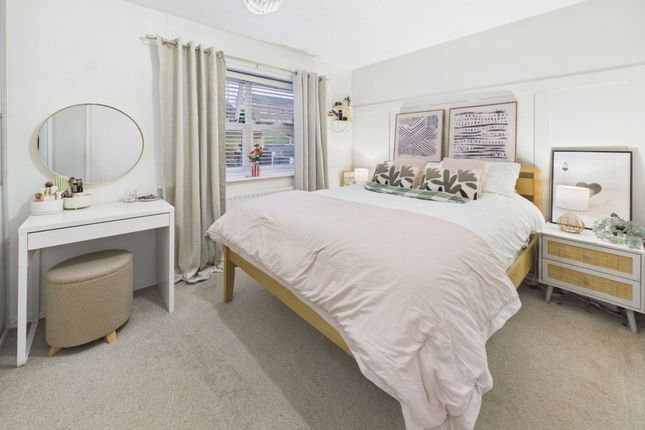 8 Westerdale Close, Manchester photo 4