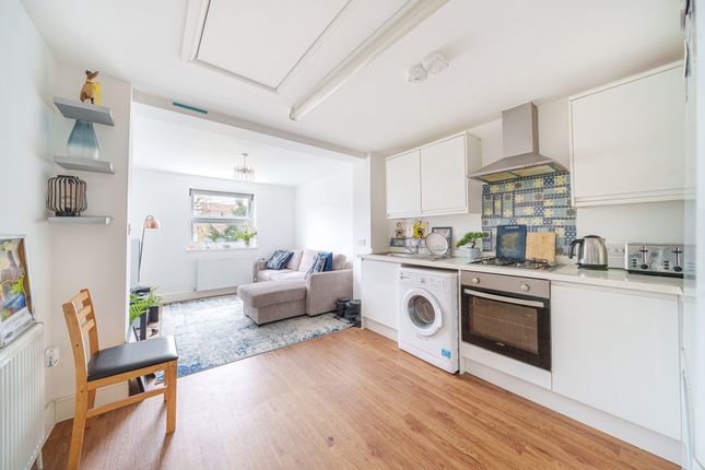 Flat to rent in Hampden Road, London