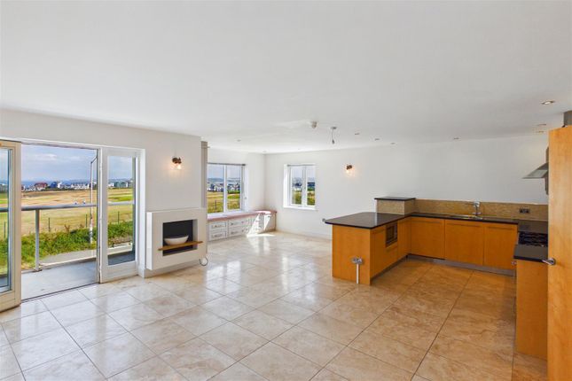 9 The Vista, Pentire Road, Newquay photo 4