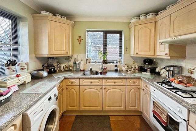 6, Hillside Gardens, Swadlincote photo 4