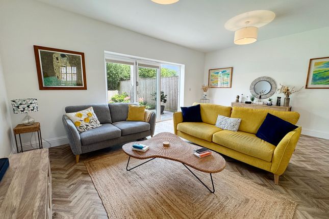 5 Cordelia Gardens, Cowes photo 2