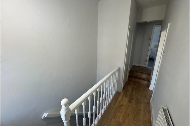 60, Laburnum Terrace, Huddersfield photo 5