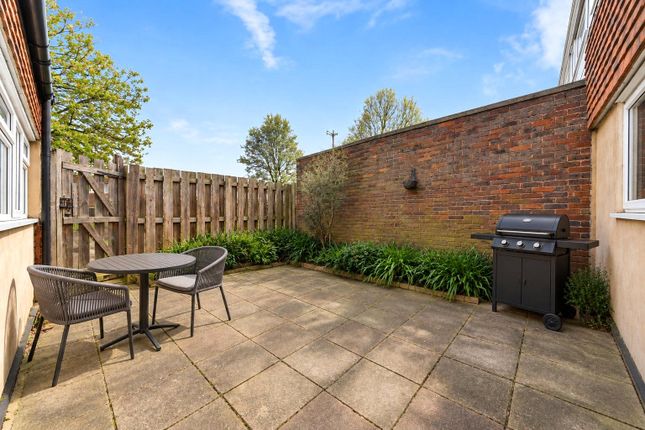 Farnham Gardens, Raynes Park photo 3