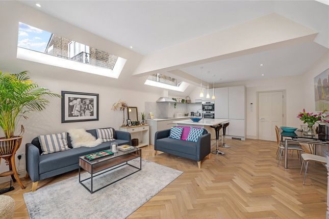 Flat for sale in Wardo Avenue, London