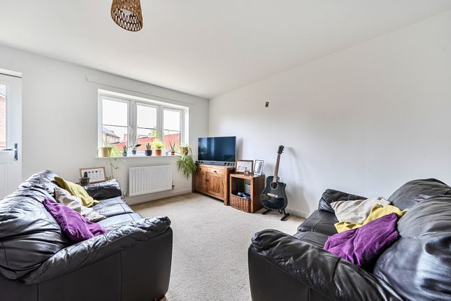 38, Chapel Drive, Aylesbury photo 2