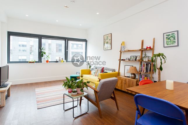 Flat to rent in Infinity Heights, Kingsland Road, London