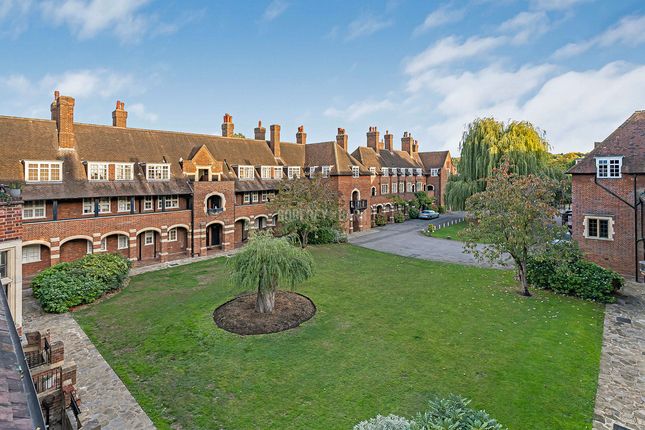 Meadway Court, Hampstead Garden Suburb photo 4