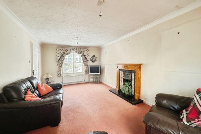 3, Toulouse Close, Surrey photo 4