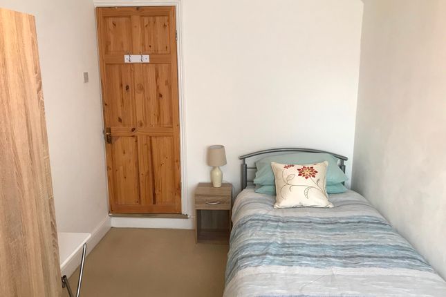 Room to rent in South Parade, Peterborough