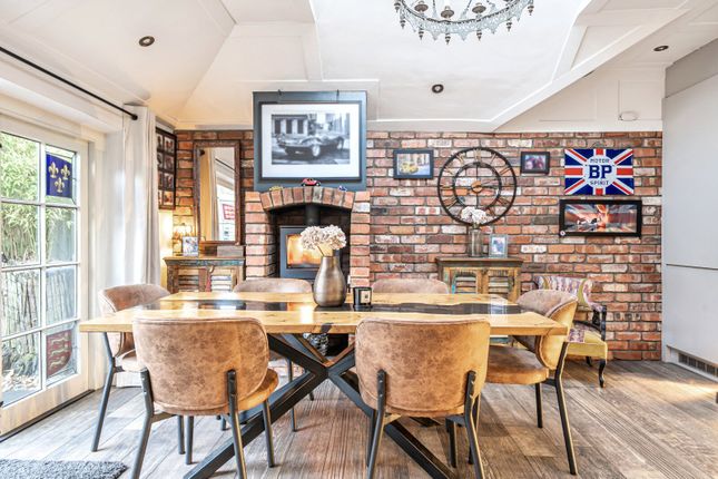 34, Esher Green, Esher photo 3