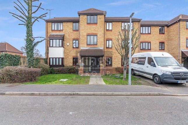 Thumbnail Flat for sale in Horseshoe Close, Waltham Abbey