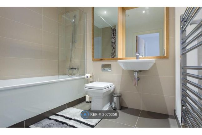 Jubilee Court, Victoria Parade, London photo 5