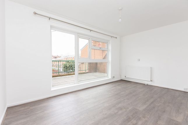 Maisonette to rent in Lydford Close, Dalston