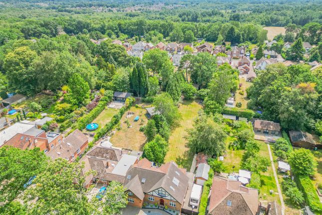 35, Addiscombe Road, Crowthorne photo 3