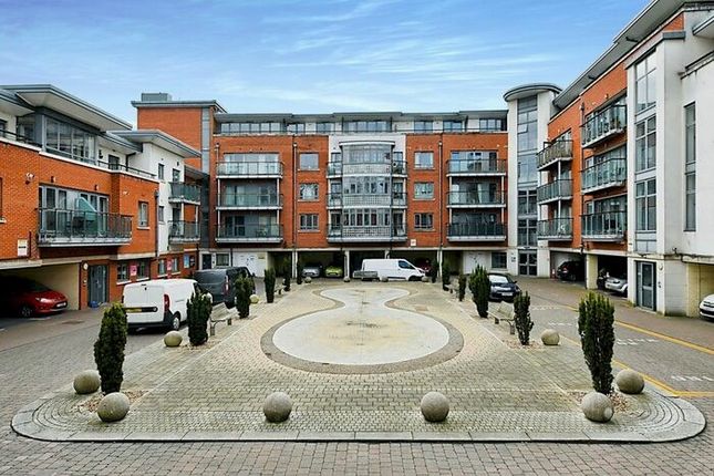 Flat to rent in New Street, Chelmsford CM1