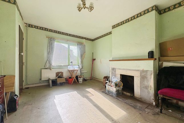 Pine View Close, Farnham photo 2
