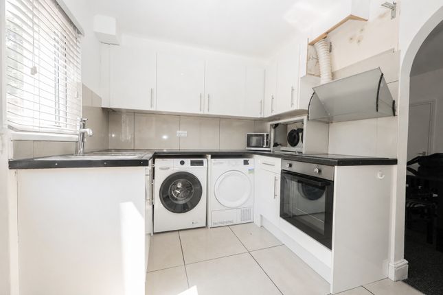 106, Carholme Road, Lincoln photo 2
