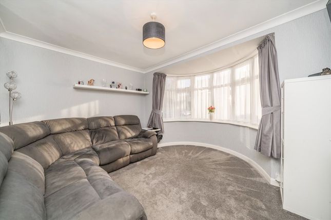 147, Rutland Drive, Morden photo 2