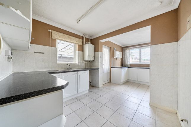 1, Passmore Close, Swindon photo 2