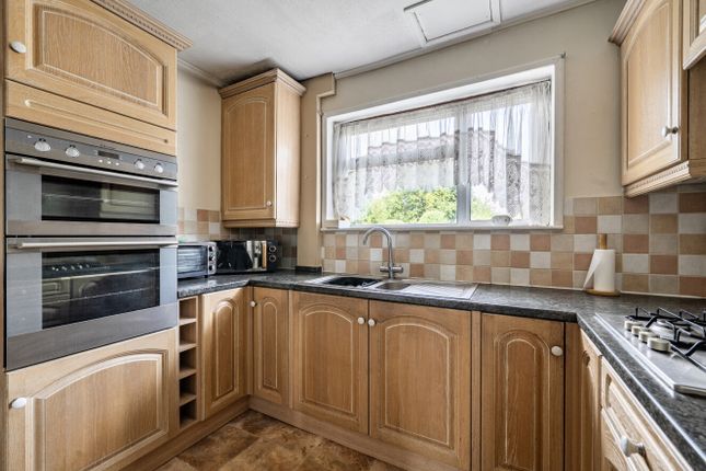 25, Vernon Crescent, Berkshire photo 4