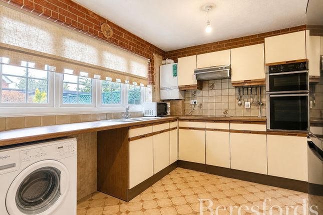 15, Wiltshire Avenue, Hornchurch photo 2