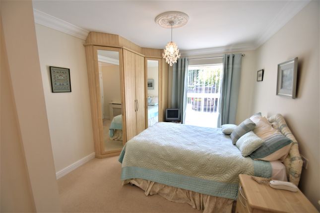 Flat for sale in Bramhall Lane South, Bramhall, Stockport
