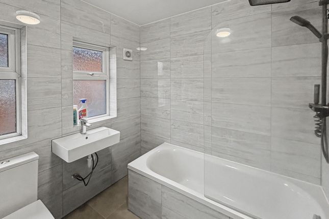 206 Littleton Road, Salford photo 2