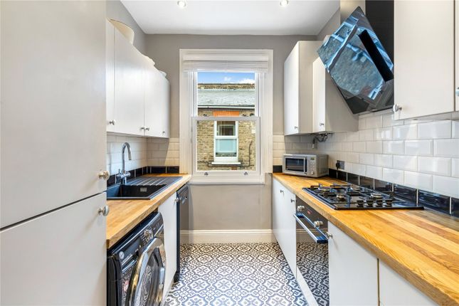 Flat for sale in Eaton Park Road, London