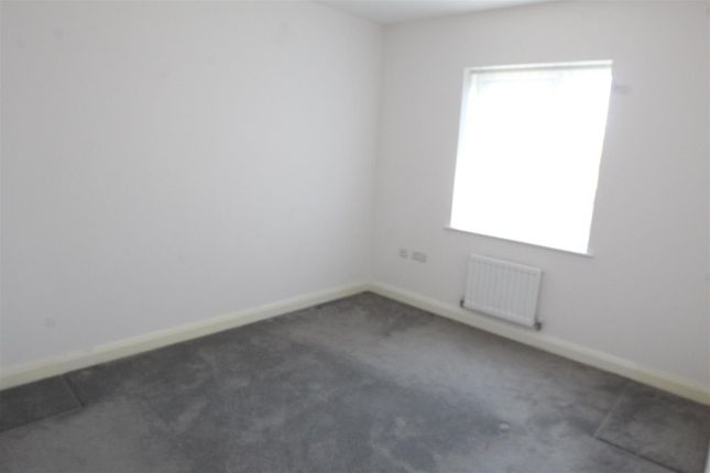 20, Bratton Drive, Manchester photo 3