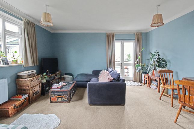 17 Surrey Lodge, Queens Road, Hersham Village photo 2