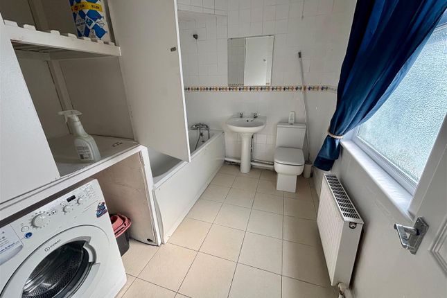 1156B, High Road, London photo 2
