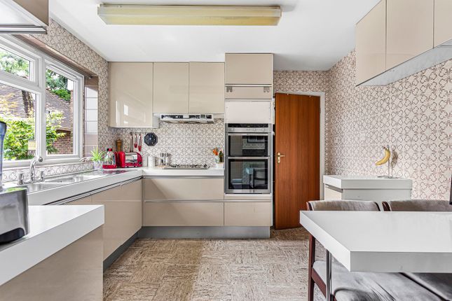 Tanglewood, 10, Meadows End, Surrey photo 3